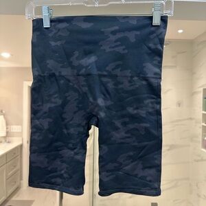Spanx high rise camo biker shorts size large
